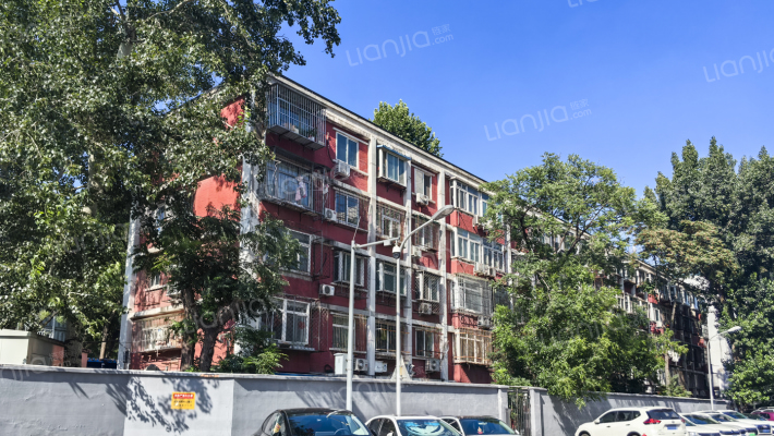 铁医新楼外景图