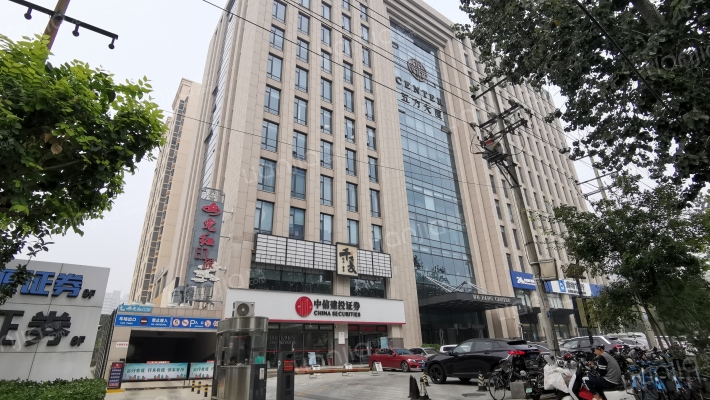 五方大厦外景图