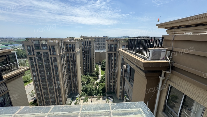 隆鑫印象城邦外景图