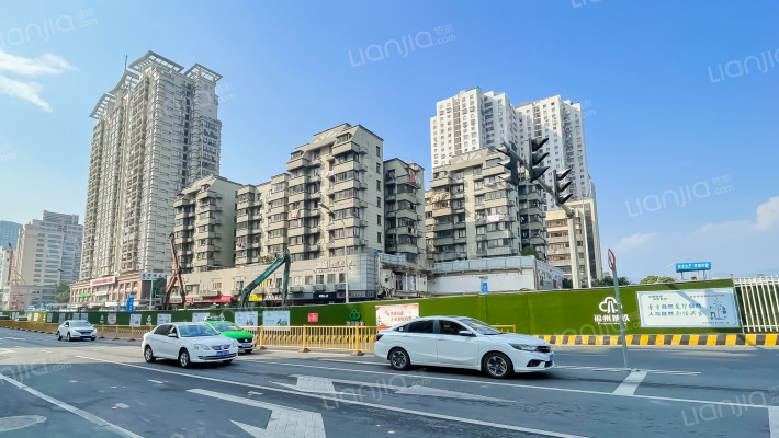 东大商场外景图