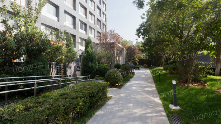 万科蓝山外景图