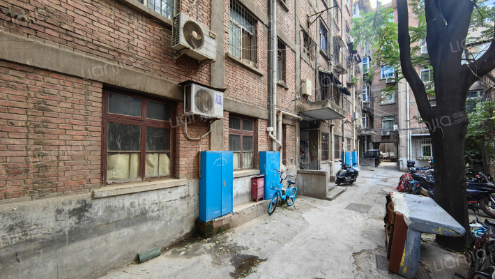 西一路同德巷居民楼外景图