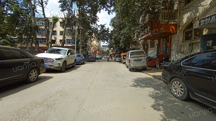 新世纪广场连体楼外景图