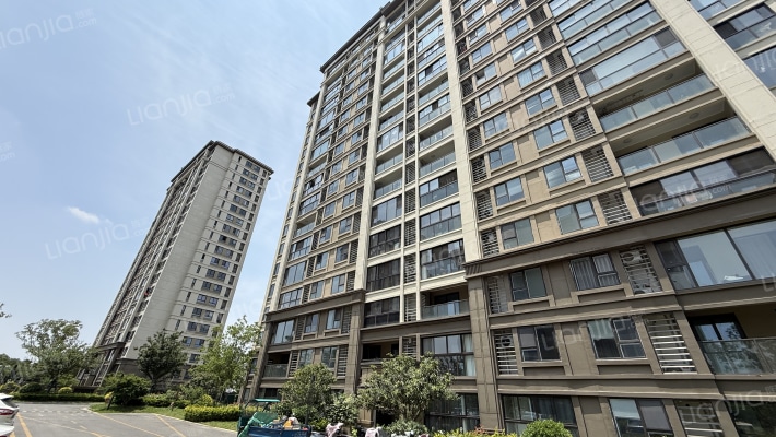 观云四季庭外景图