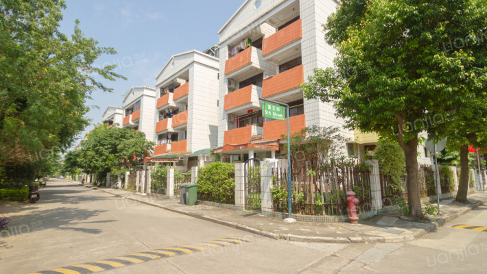 名苑别墅外景图