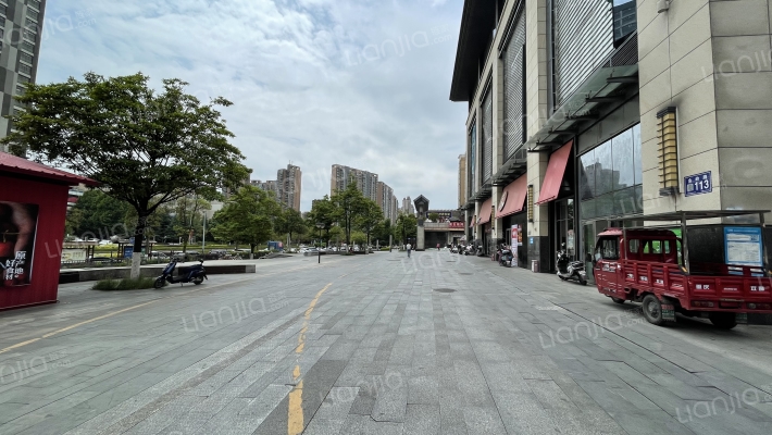 黔贵里商业步行街外景图