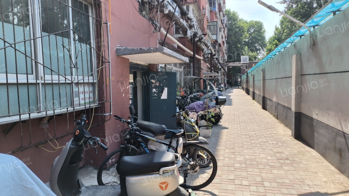 第十九中学宿舍楼外景图