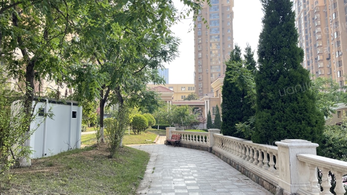 百仕凯旋城外景图