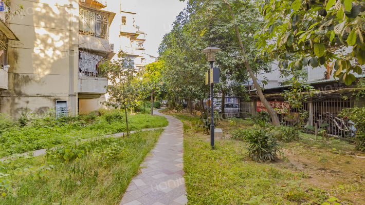 铁六小区外景图