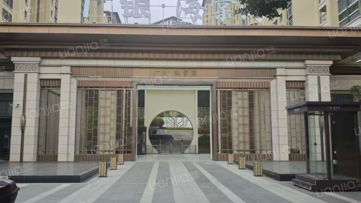 卓越海畔山外景图