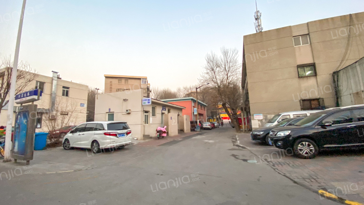 红波西里外景图