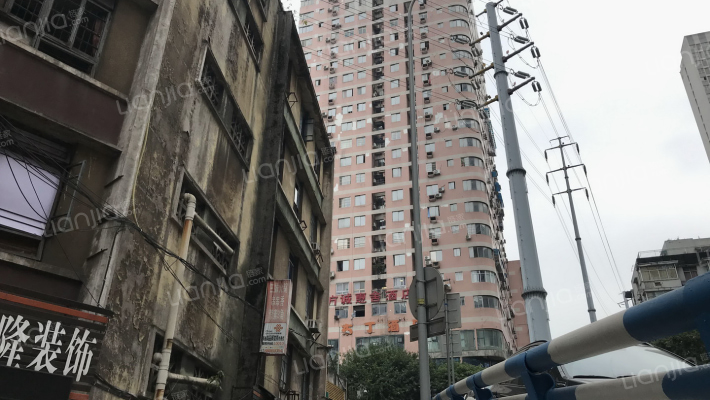 鸿程大厦外景图