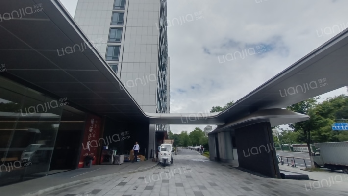 桃李望湖里外景图