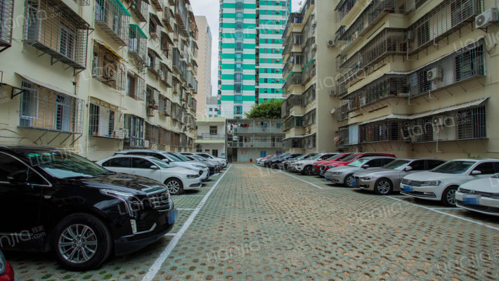 中山医院宿舍楼外景图