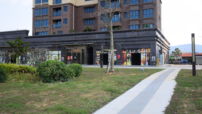 秋谷跃府外景图