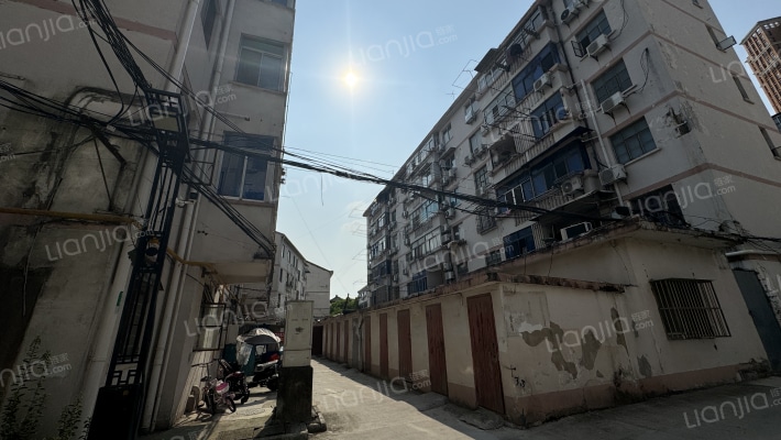 闸北新村外景图