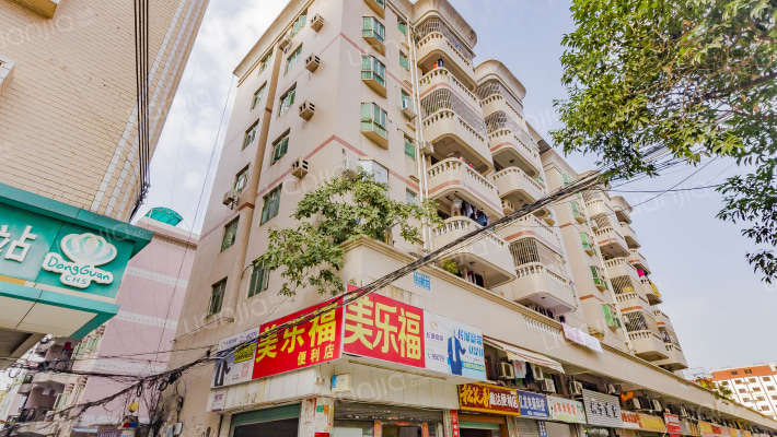 怡景台花园外景图