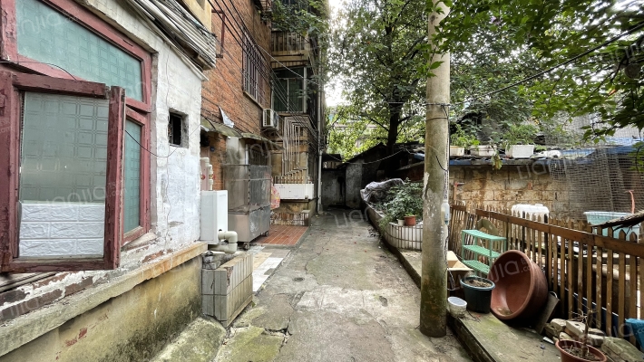 鸿雁巷11号外景图