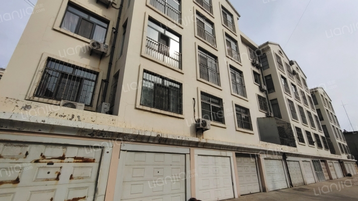 滨河小区外景图