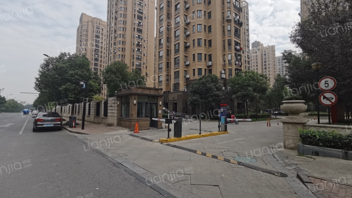 临东家园外景图