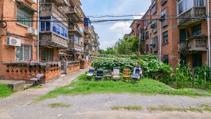 江西行政学院宿舍楼外景图