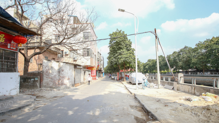 新基下村外景图