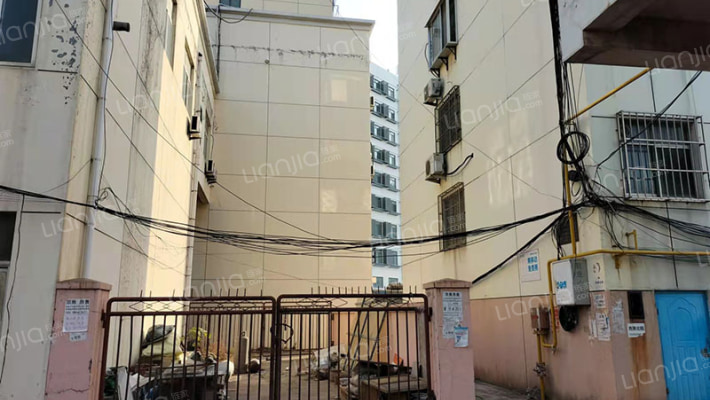 鞋城小区外景图