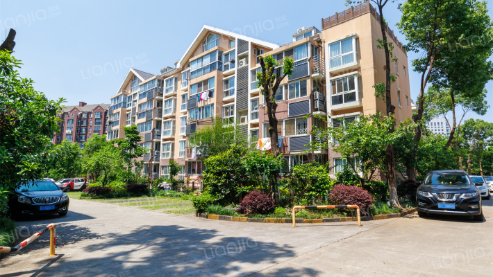 万科魅力之城一街区西区外景图