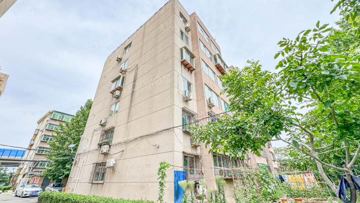 中铁建工宿舍外景图