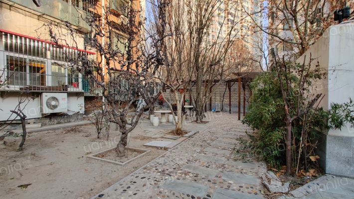 聚龙公寓外景图