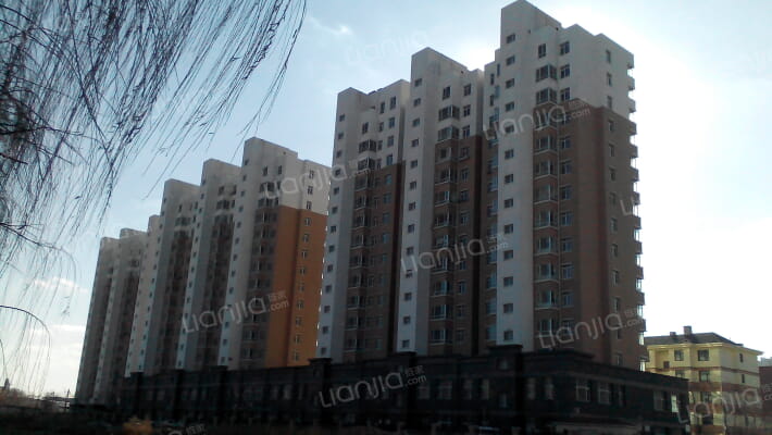 栾清南街外景图