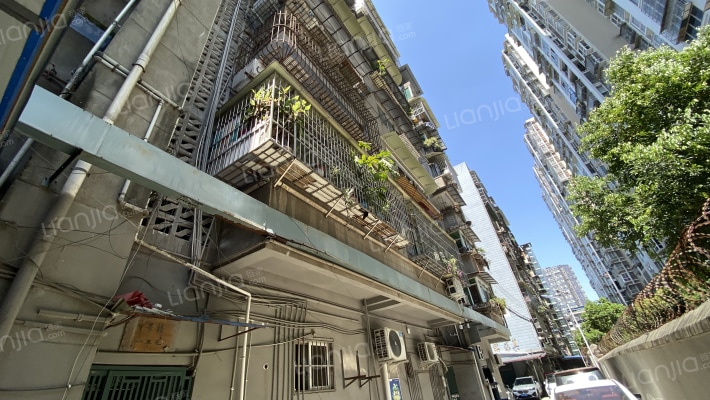 红塔职高宿舍外景图