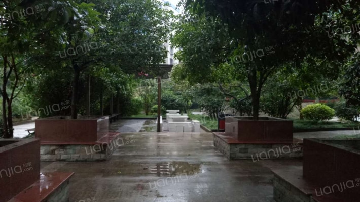 前卫江畔外景图