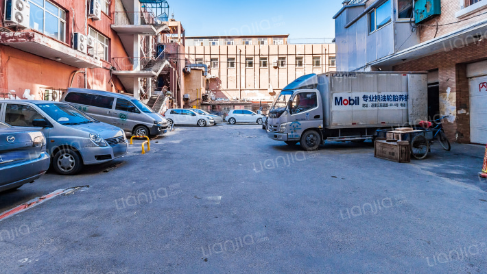 建国人和小区外景图