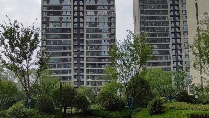 中海半山雲境外景图