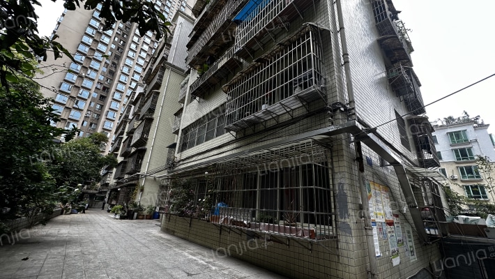 沙坡路27号外景图