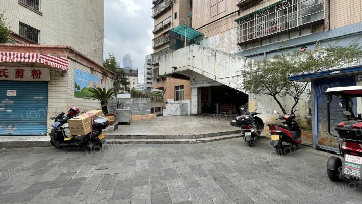 市西路海文商场旁小区外景图