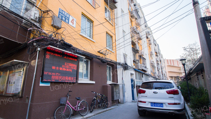 钟表南园外景图