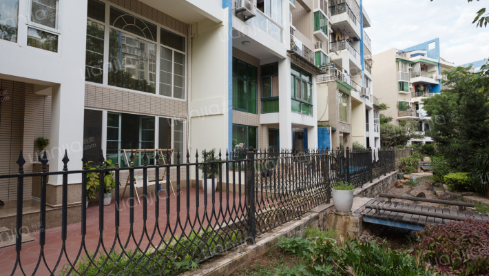 湖明丽景外景图