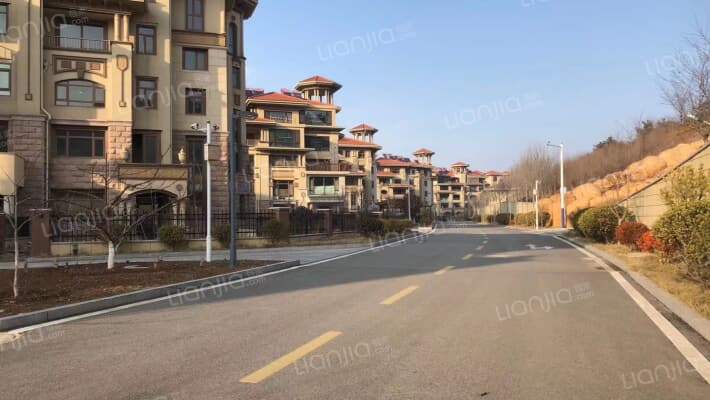 东林伴山名郡外景图