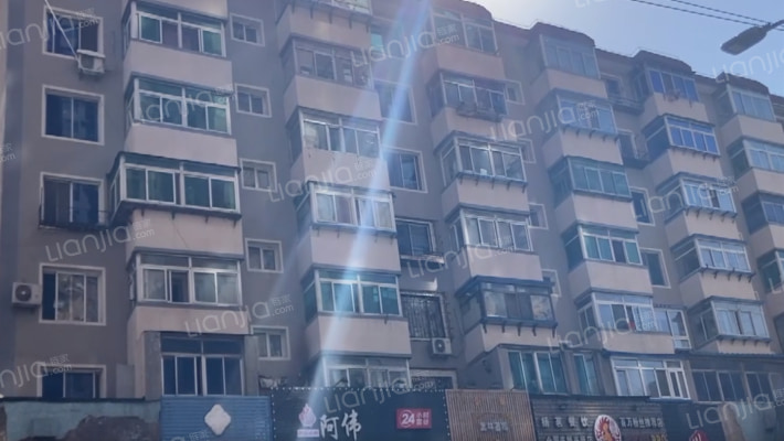 建大三小区外景图