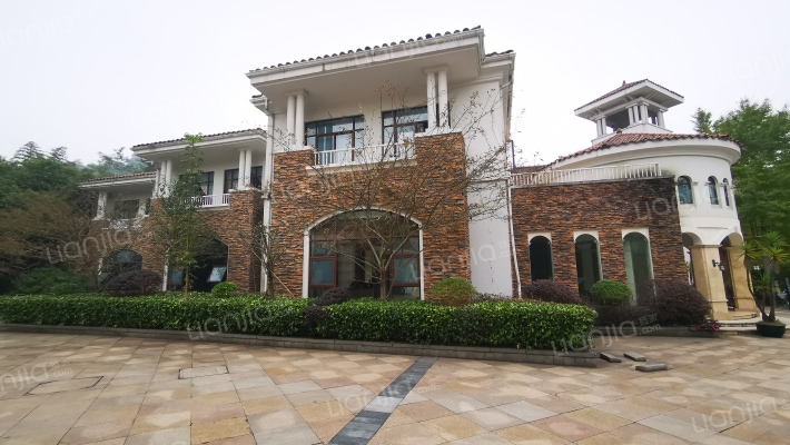 高山流水外景图