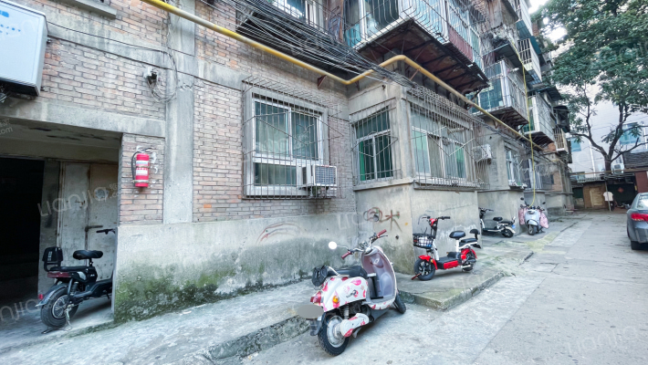 西安三建咸宁西路家属院外景图