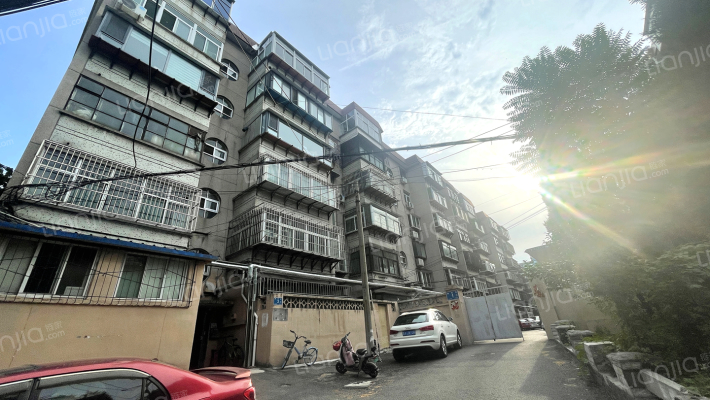 制锦市朝阳街外景图