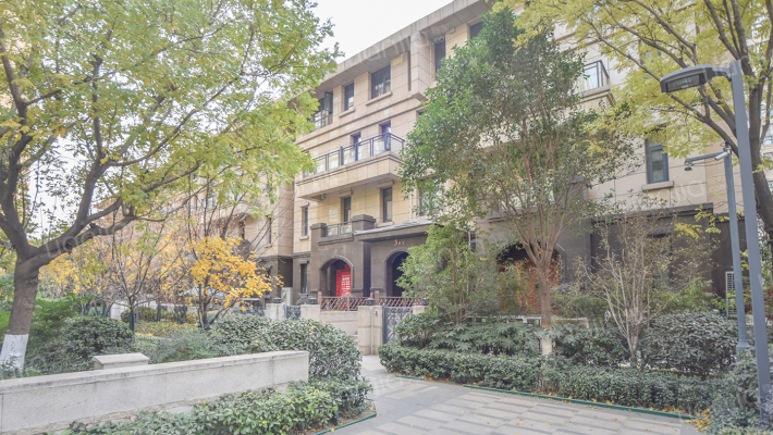 物华台地公寓外景图