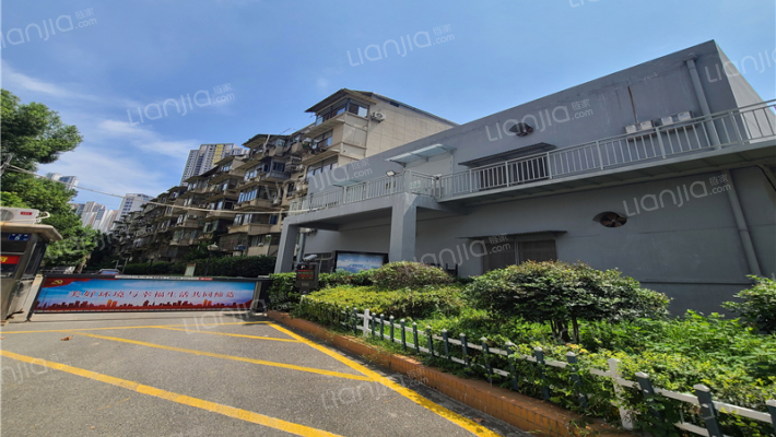 东风电机宿舍外景图