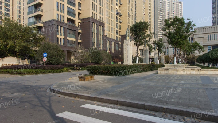 太阳星辰花园一区外景图