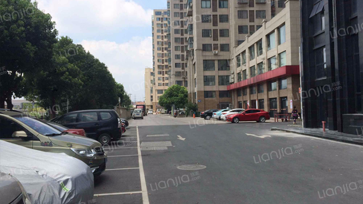 湖滨商业广场外景图