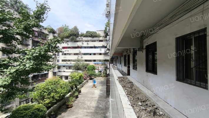 万年商寓外景图