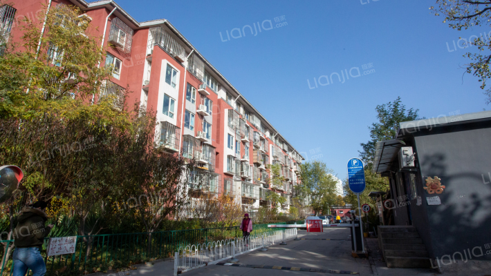 中央财经大学家属楼外景图